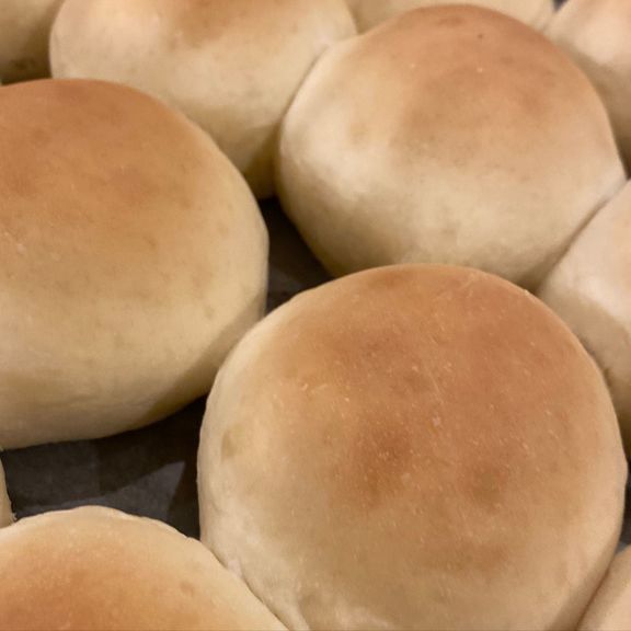 Farmhouse White Dinner Rolls