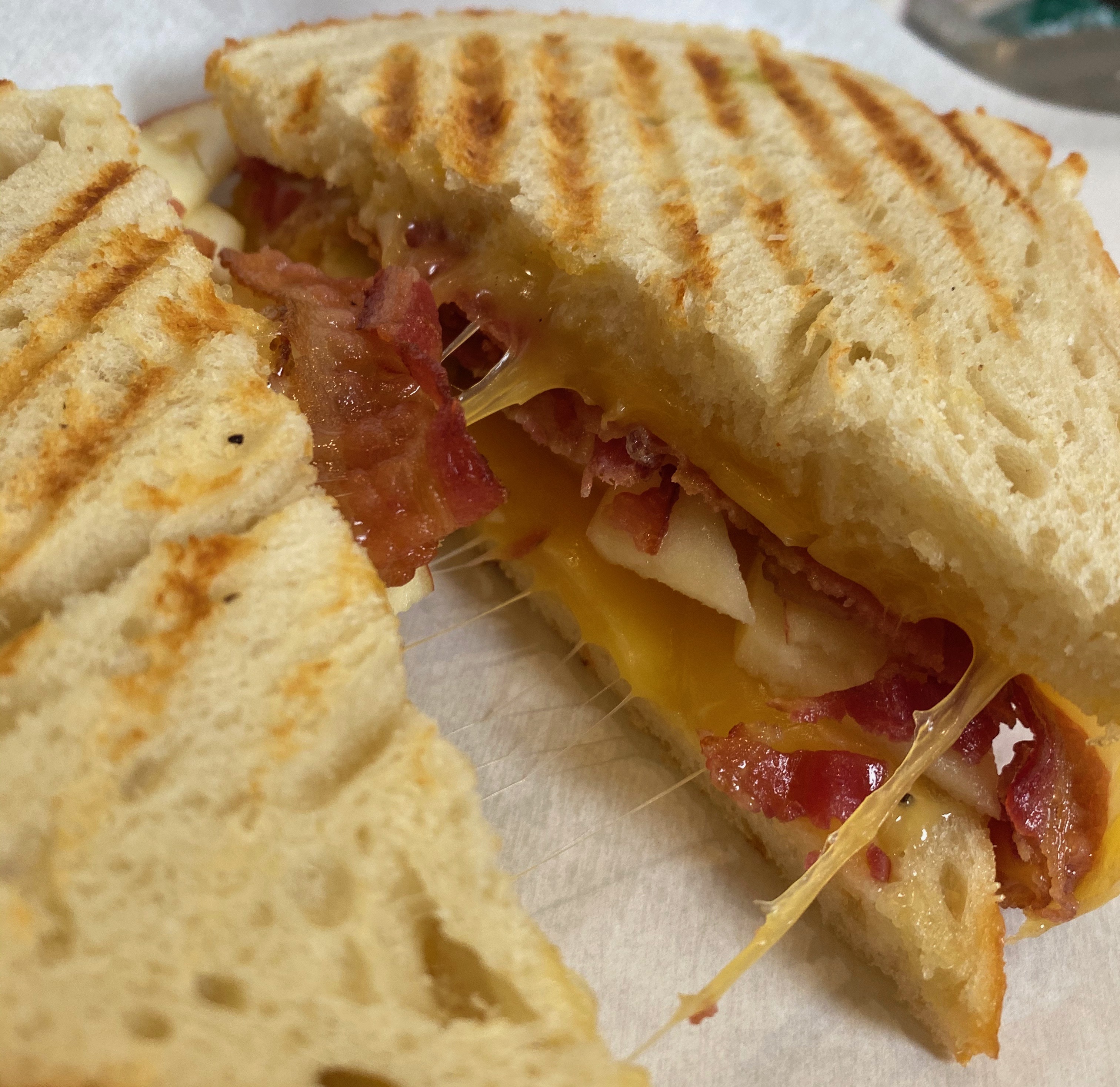 Grilled Bacon Apple Gouda